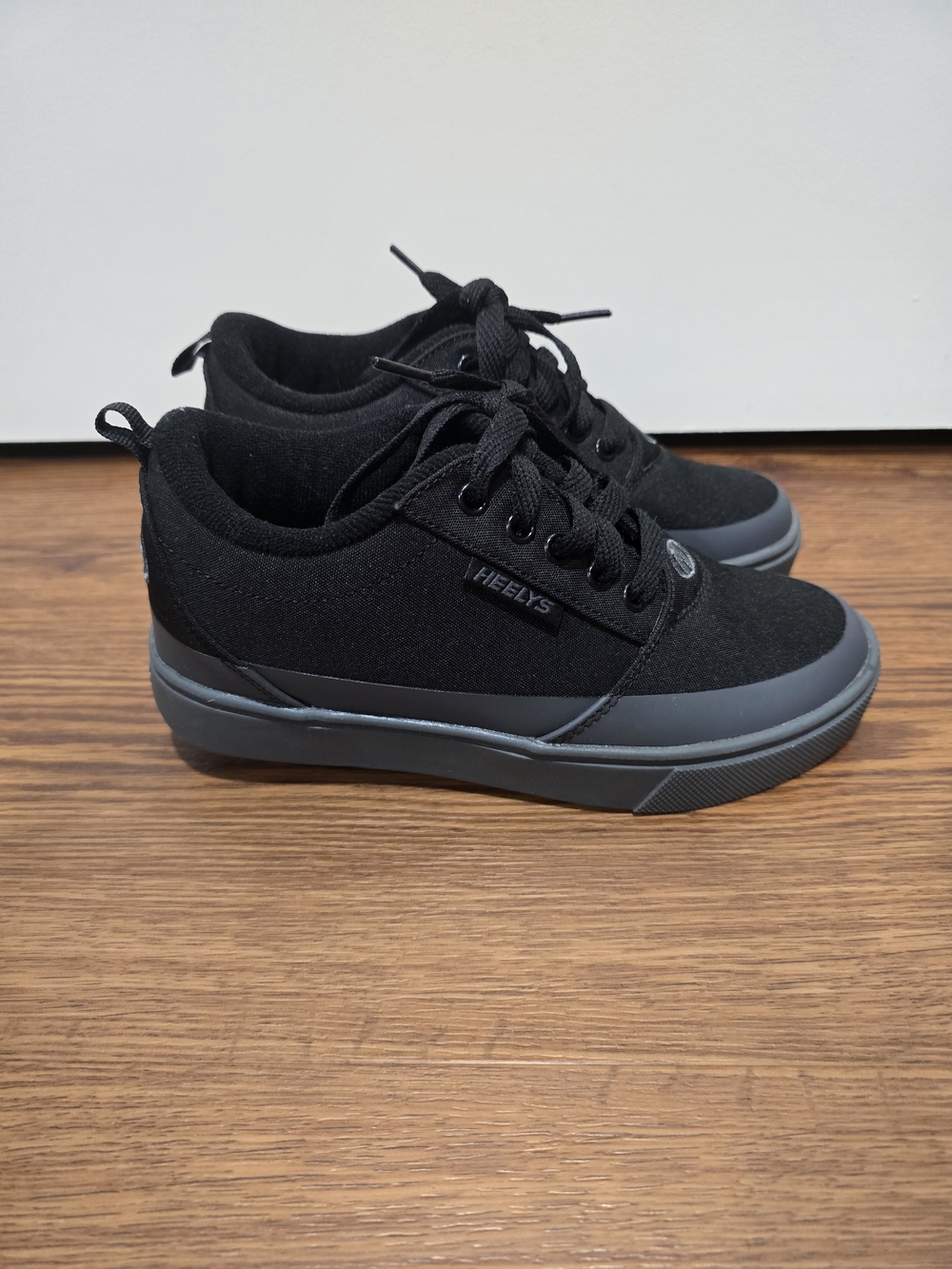 Heelys Kids' Black Canvas Low-Top Sneakers